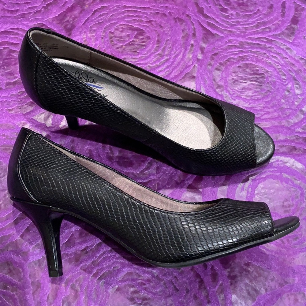 Life Stride Velocity peep toe faux snakeskin pumps